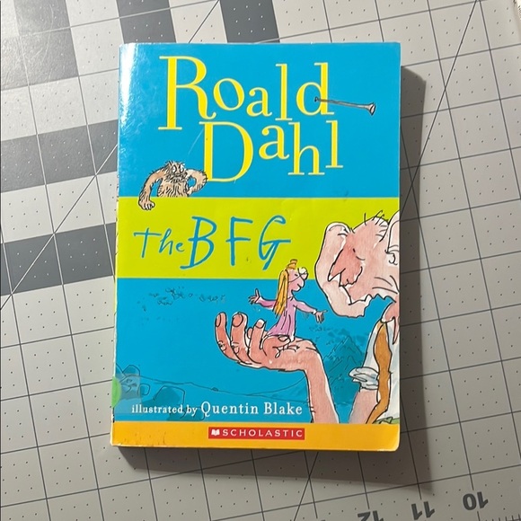 Scholastic the BFG paperback book - Picture 1 of 3